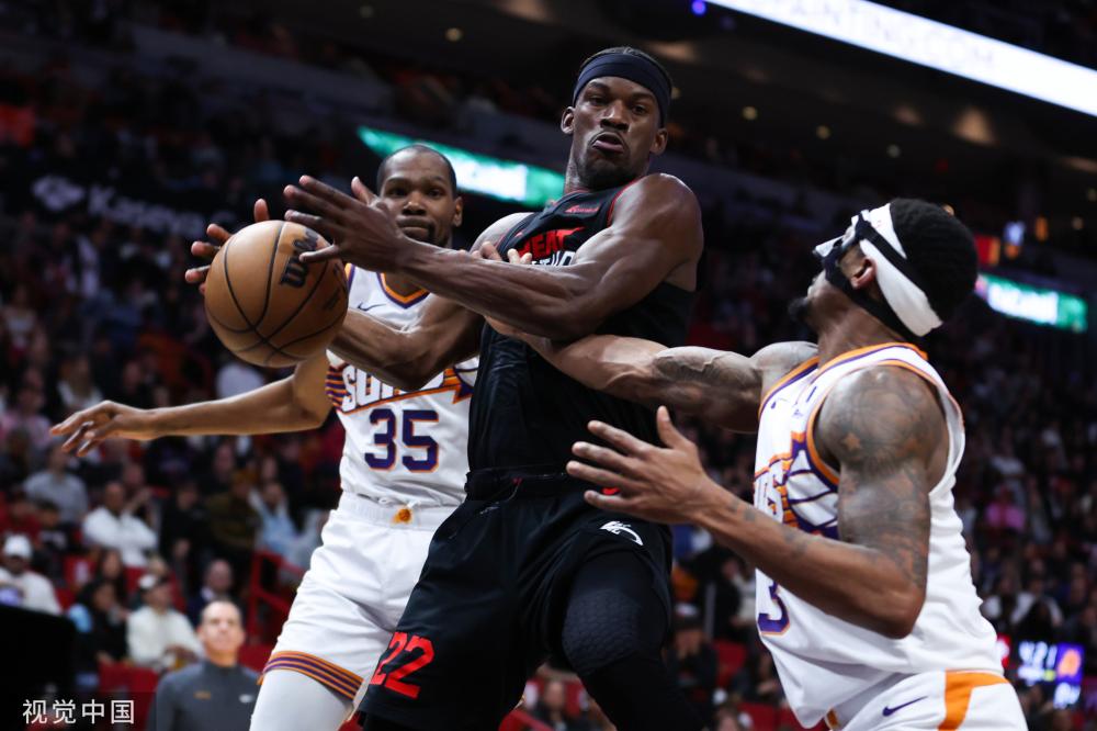 替补球员依 替补球员依